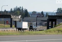 コマツアメリカとコマツ、米国ラスベガス拠点の運送会社から州間高速道路5号線の橋に関する訴訟で名指しされる