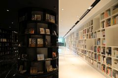ZALL celebrates the opening of its first overseas Chinese bookstore in Singapore