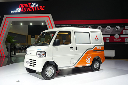 Mitsubishi Motors Krama Yudha Sales Indonesia Signs MoU with Pos Indonesia, Haleoya Power, Gojek and DHL Supply Chain Indonesia to Do a Pilot Study on Commercial Usage of Electric Vehicles