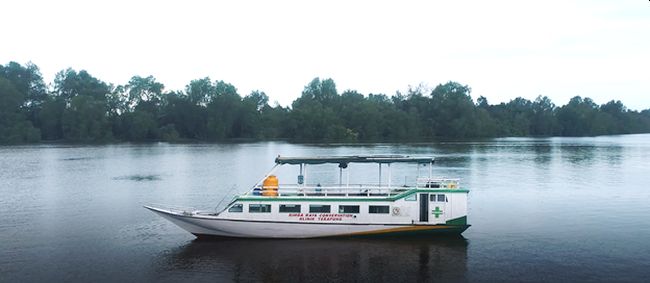 Rimba Raya Floating Clinic Supplying Health Care to the Community along the Seruyan River