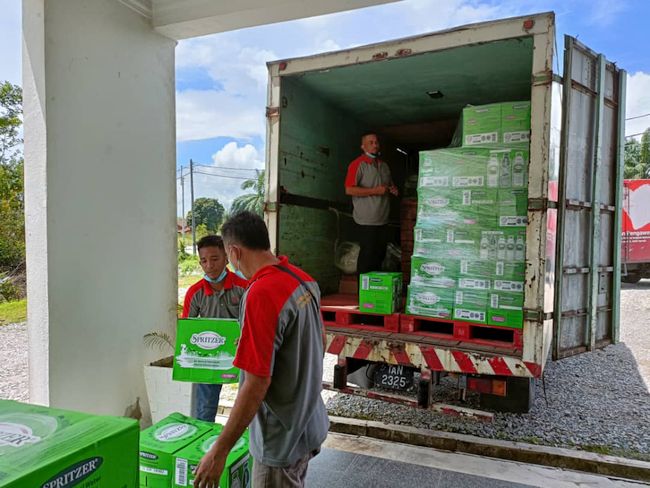 Spritzer Sends Bottled Water to Terengganu Flood Victims