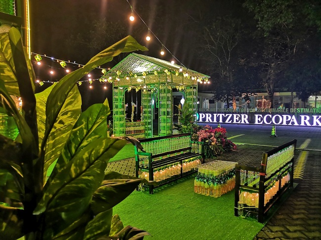 Spritzer EcoPark Upcycles Bottles to Celebrate Hari Raya Balik Kampung Bersama with Visitors