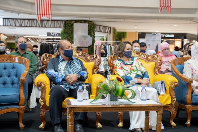 Subang Parade Hosts Fashion Show at its Merdeka Fiesta
