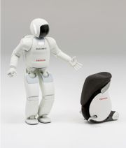ホンダ、成田国際空港でヒューマノイドロボット「ASIMO」のデモンストレーションを実施