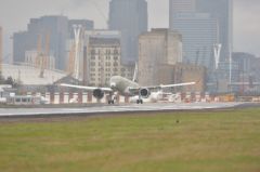 Bombardier C Series航空機、ロンドン・シティ空港―ニューヨーク・ジョン・F・ケネディ国際空港間の大西洋横断無着陸飛行を完了