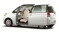 トヨタ、ウェルキャブに助手席回転チルトシート車を新設定